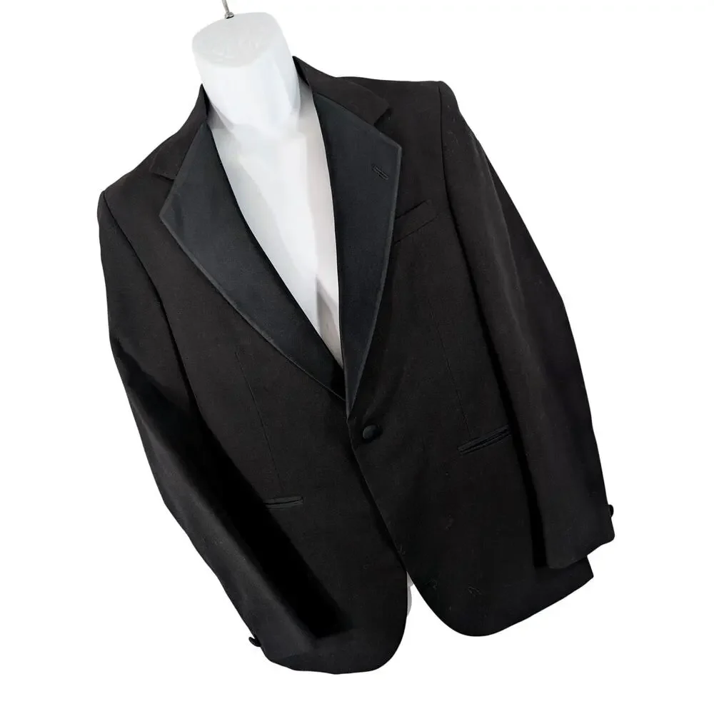BARRY! LUXE BLACK SATIN LAPEL, ONE BUTTON FRONT TUXEDO JACKET! SIZE 38R